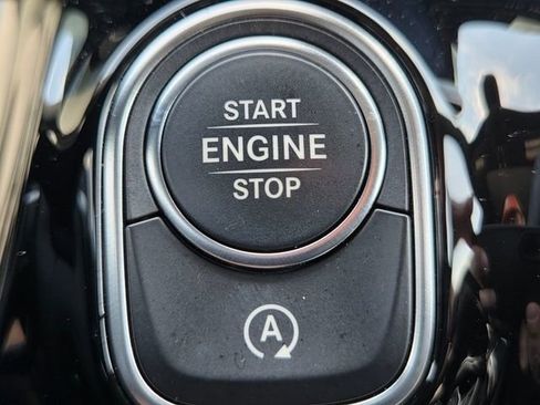 Used 2025 Mercedes-Benz GLA 250 4MATIC image 35
