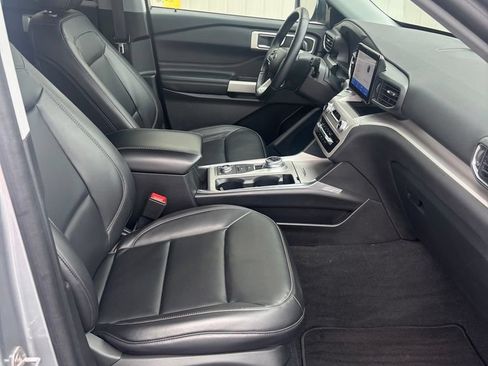 Used 2023 Ford Explorer XLT w/ Equipment Group 202A AWD/4WD image 21