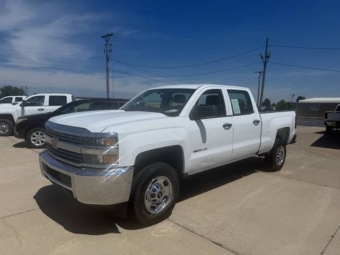 Used 2018 Chevrolet Silverado 2500 W/T AWD/4WD image 8