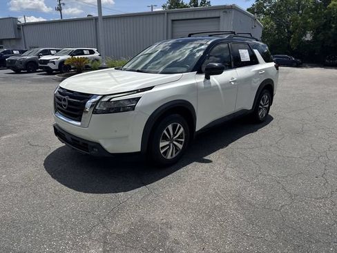 Used 2022 Nissan Pathfinder SL AWD/4WD image 1