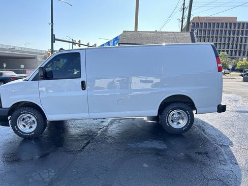 Used 2020 Chevrolet Express 2500 2500 3dr Cargo Van w/ Driver Convenience Package image 21
