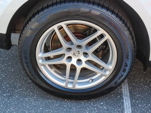 Used 2020 Porsche Macan image 8