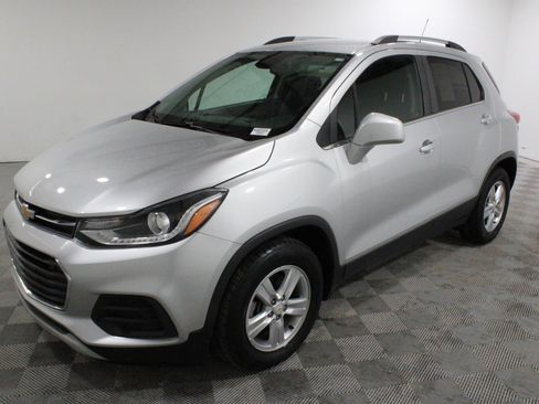 Used 2019 Chevrolet Trax LT w/ LT Convenience Package FWD image 29