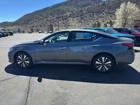 Used 2019 Nissan Altima 2.5 SV image 4