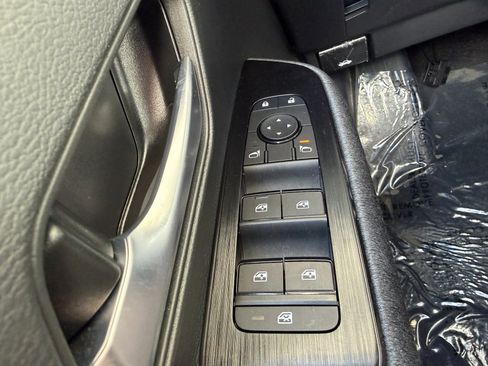 Used 2025 Nissan Kicks SV AWD/4WD image 24