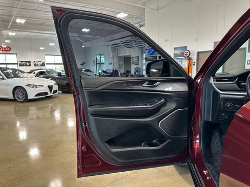 Used 2021 Jeep Grand Cherokee L Laredo image 10