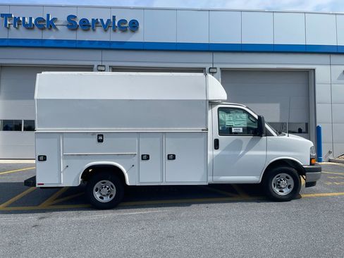 New 2024 Chevrolet Express 3500 w/ Power Convenience Package image 8