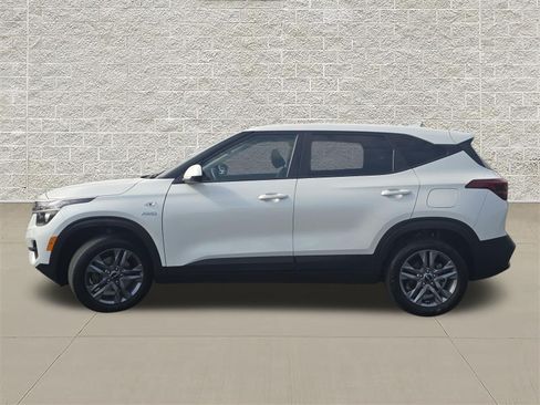 Used 2023 Kia Seltos LX AWD/4WD image 4