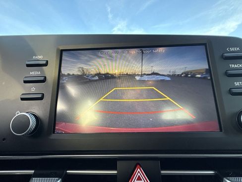 Certified 2023 Hyundai Elantra SEL image 18