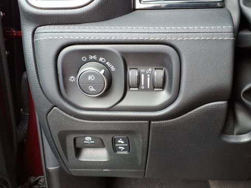 Used 2024 RAM 1500 Limited AWD/4WD image 21
