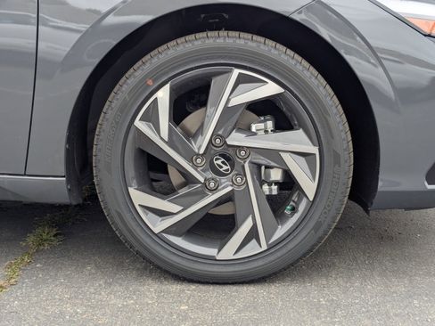 New 2025 Hyundai Elantra Limited FWD image 7