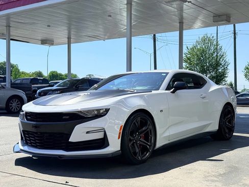 Used 2019 Chevrolet Camaro SS RWD image 6