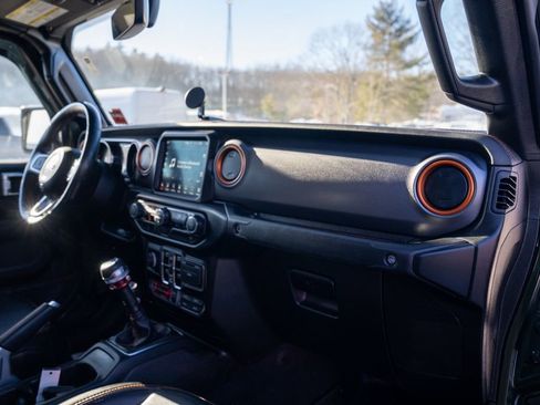 Used 2022 Jeep Gladiator Mojave w/ Cold Weather Group image 13