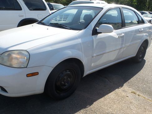 Used 2006 Suzuki Forenza Sedan image 13