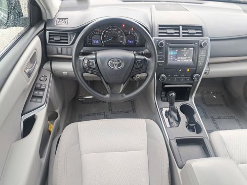 Used 2015 Toyota Camry LE image 10