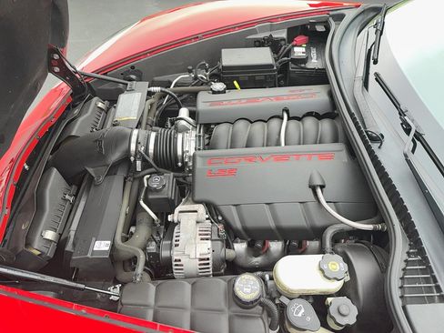 Used 2005 Chevrolet Corvette Convertible w/ Preferred Equipment Group RWD image 22