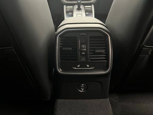 Used 2026 Porsche Macan image 17