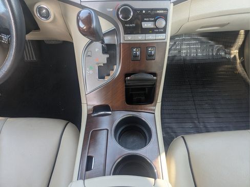 Used 2010 Toyota Venza FWD image 15