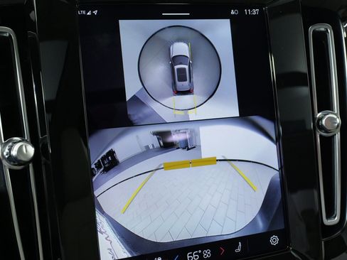 Used 2024 Volvo XC40 B5 Plus w/ Climate Package image 54