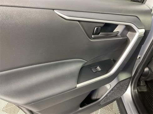 Used 2022 Toyota RAV4 LE image 27