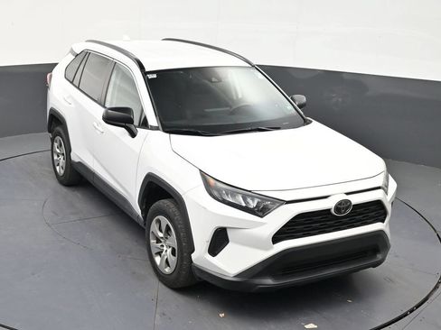 Used 2021 Toyota RAV4 LE FWD image 17