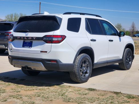 New 2026 Honda Pilot TrailSport image 4