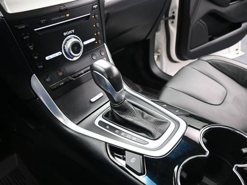 Used 2018 Ford Edge Titanium w/ Equipment Group 302A AWD/4WD image 17