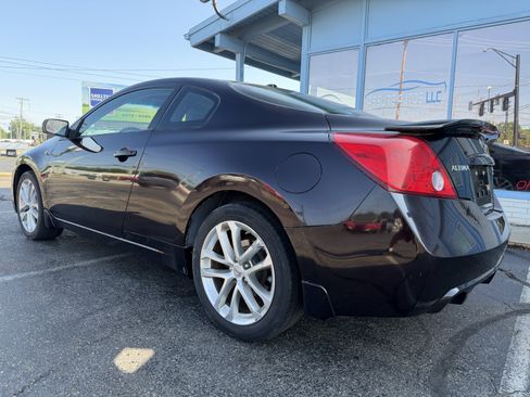 Used 2011 Nissan Altima 3.5 SR w/ 3.5SR Premium Pkg FWD image 3