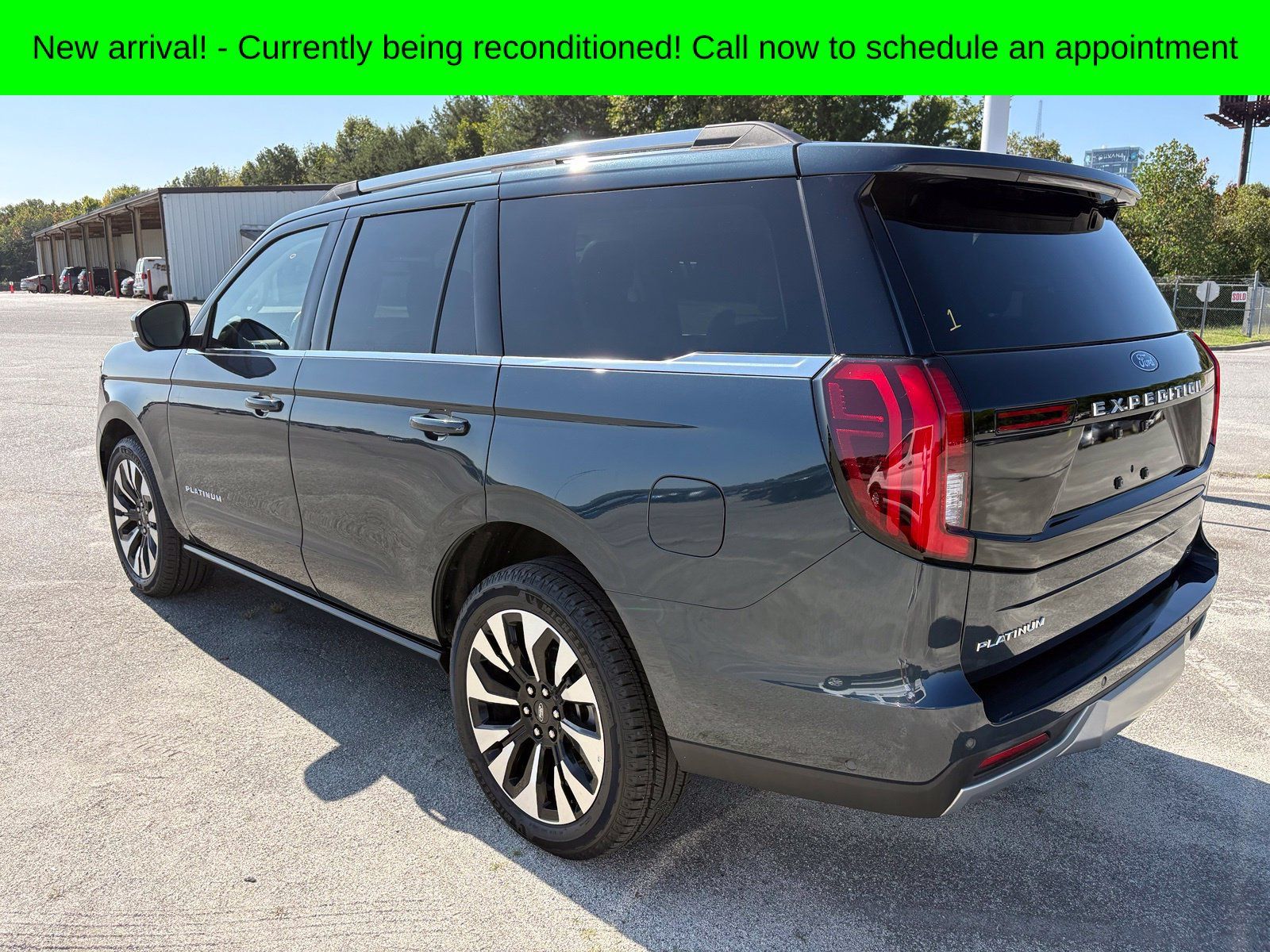 Used 2025 Ford Expedition Platinum w/ Driver's Package AWD/4WD image 8