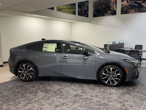 New 2026 Toyota Prius Plug-In Hybrid FWD image 9
