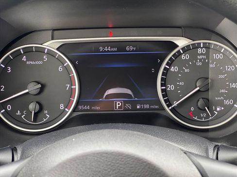 Used 2025 Nissan Sentra SV FWD image 14