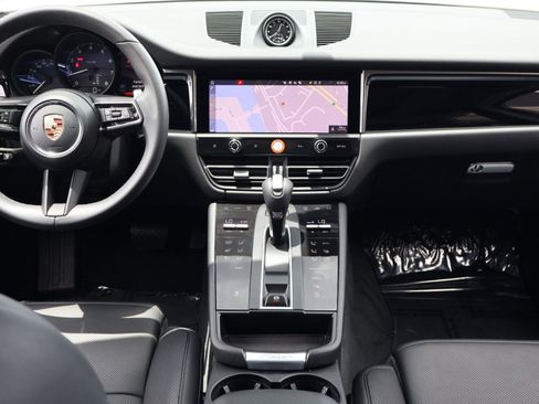Certified 2026 Porsche Macan AWD/4WD image 20