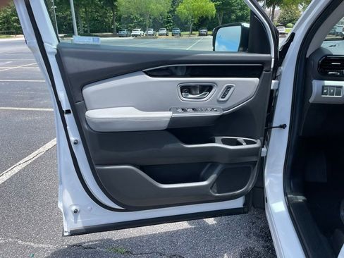 Used 2025 Honda Pilot Touring image 23