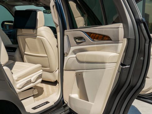 Used 2024 Cadillac Escalade Sport Platinum w/ LPO, ONYX Package AWD/4WD image 61