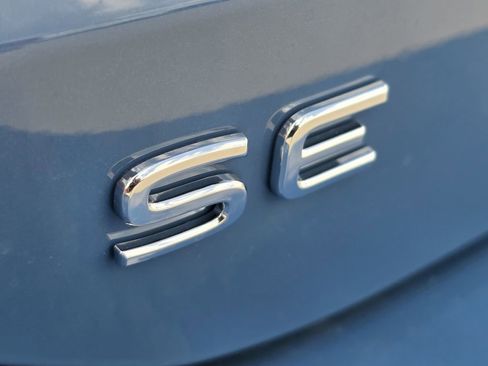 New 2026 Volkswagen Tiguan SE FWD image 8