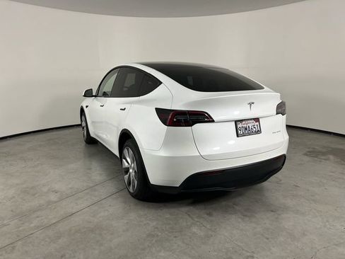 Used 2022 Tesla Model Y Long Range AWD/4WD image 6