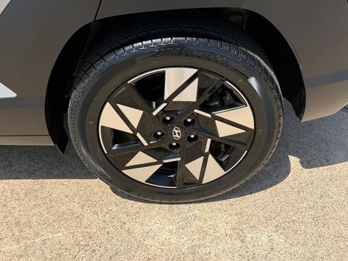 Used 2025 Hyundai Kona SEL FWD image 9