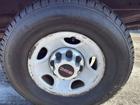 Used 2010 GMC Sierra 2500 W/T w/ Snow Plow Prep Package image 12