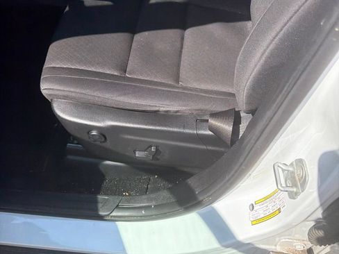 Used 2019 Jeep Grand Cherokee Laredo RWD image 8