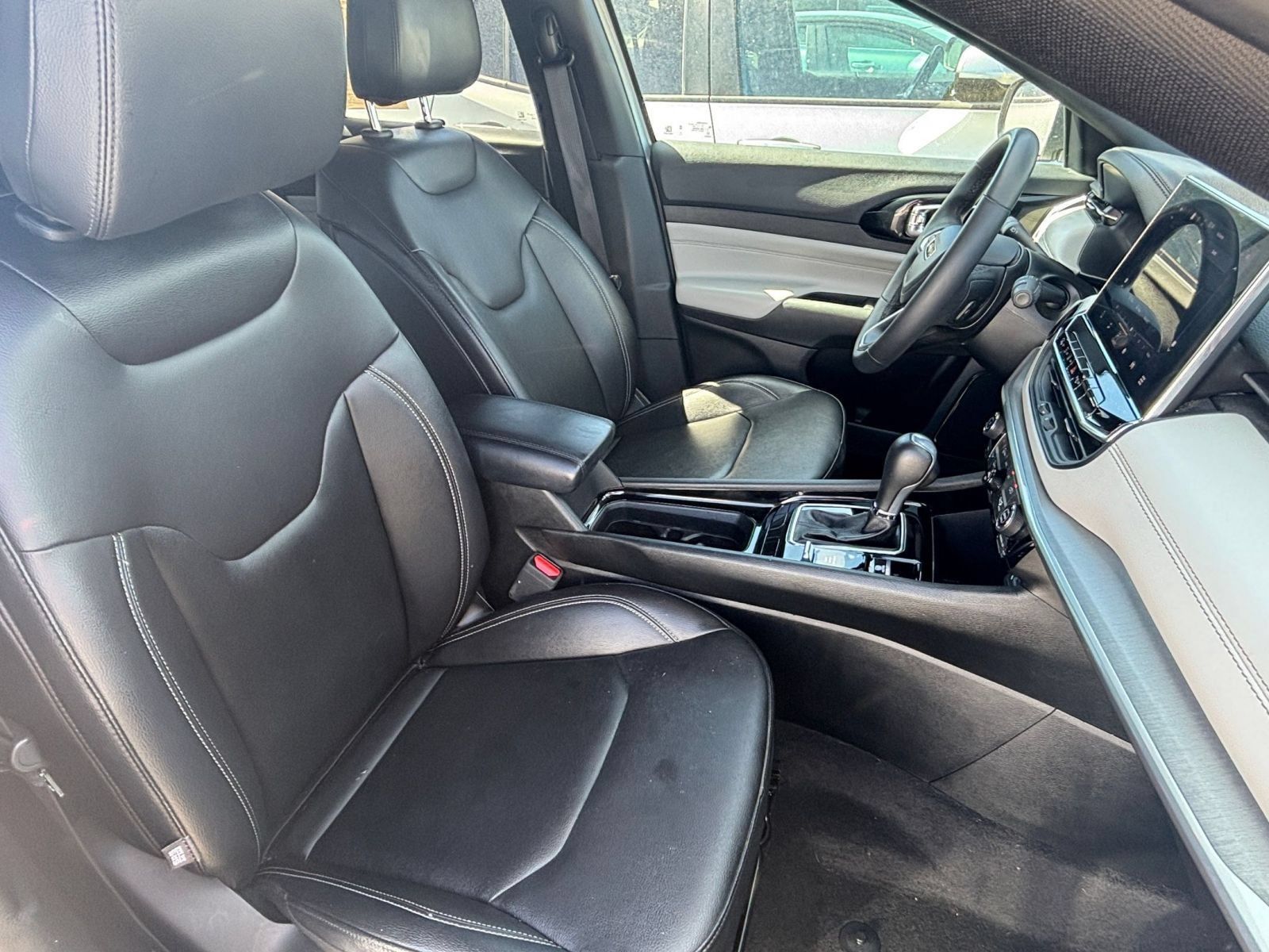 Used 2025 Jeep Compass Limited AWD/4WD image 34