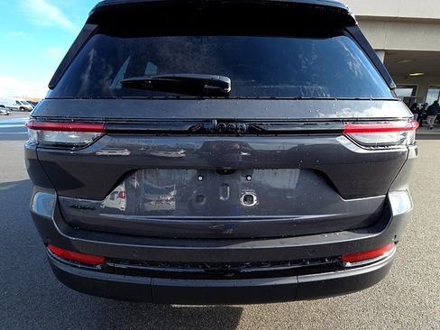 New 2025 Jeep Grand Cherokee Limited image 6