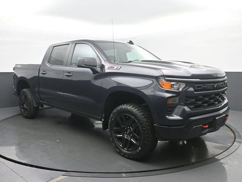 Used 2022 Chevrolet Silverado 1500 Custom Trail Boss w/ LPO, Dark Essentials Package AWD/4WD image 7