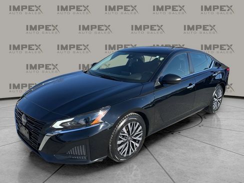 Used 2024 Nissan Altima 2.5 SV image 1