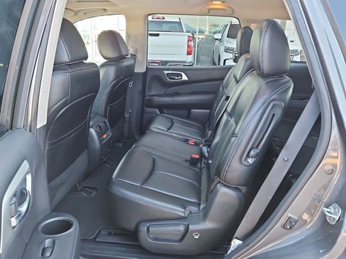 Used 2017 Nissan Pathfinder Platinum FWD image 21