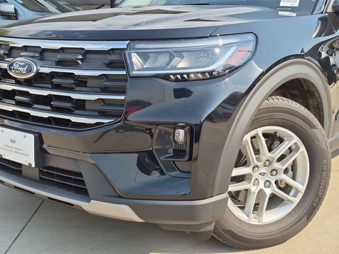 Used 2025 Ford Explorer Active w/ Active Comfort Package RWD image 6