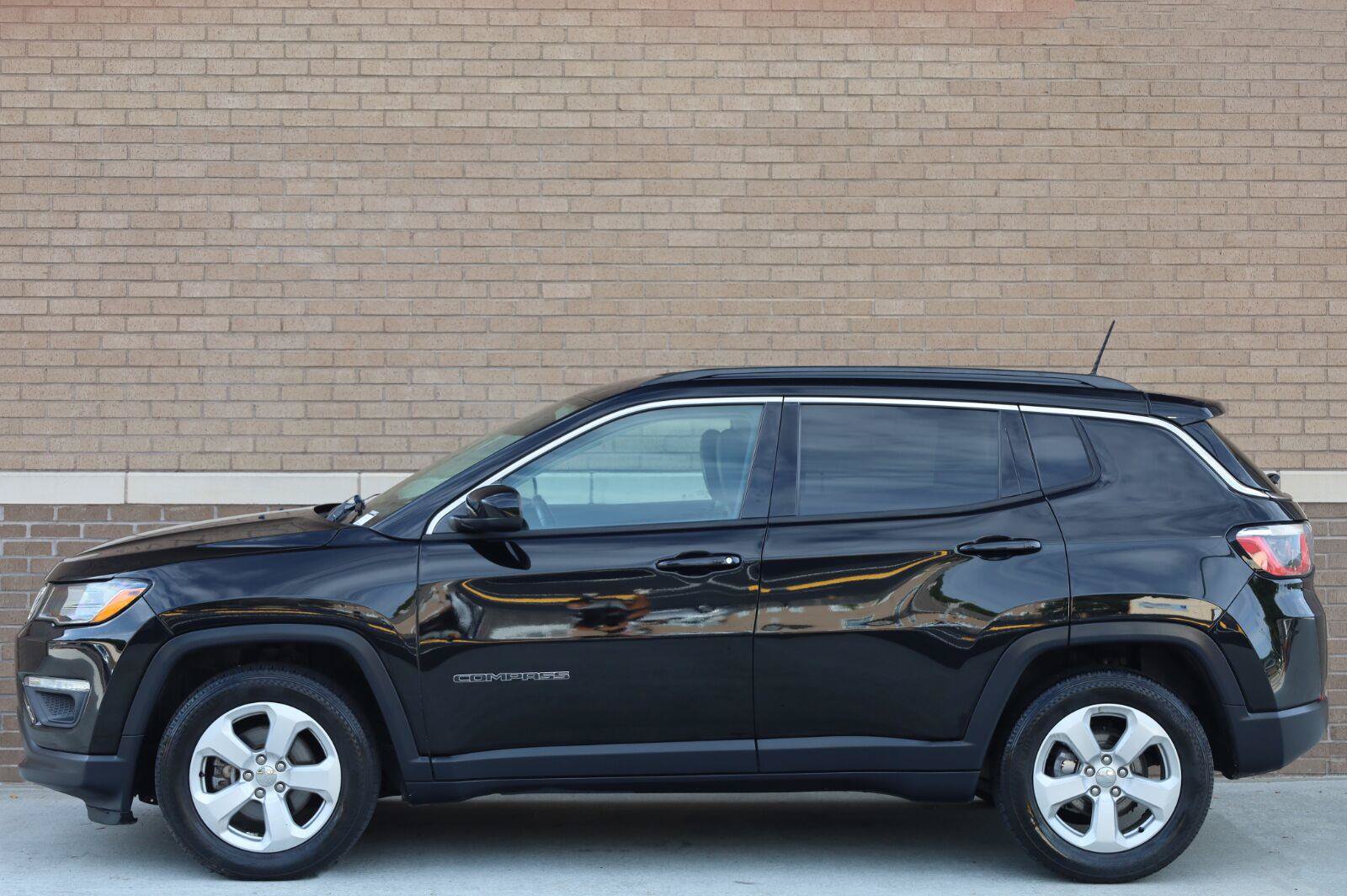 Used 2019 Jeep Compass Latitude FWD image 2