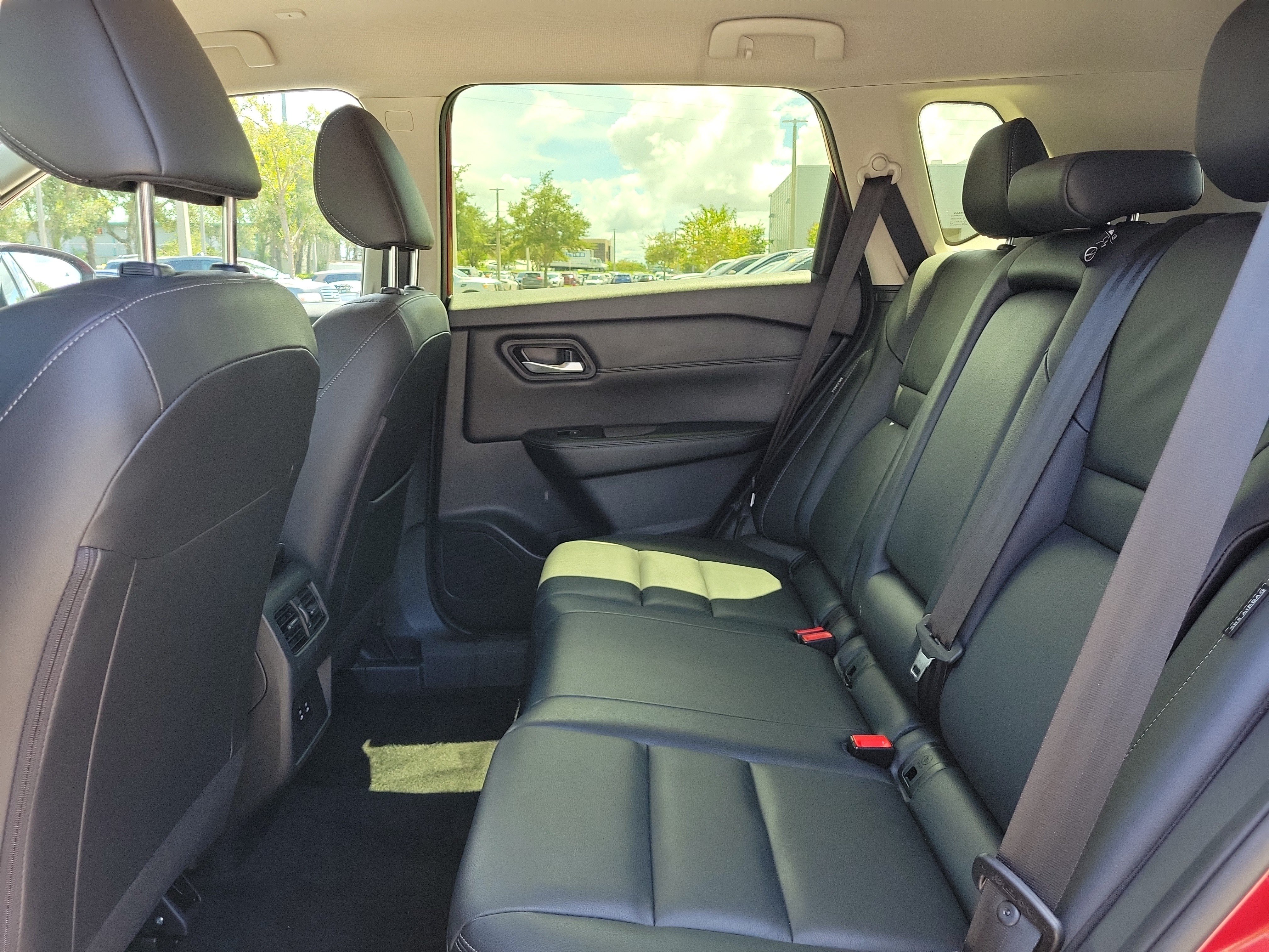 Certified 2025 Nissan Rogue SL FWD image 18