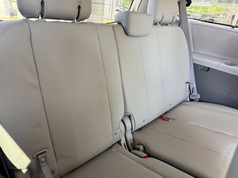 Used 2020 Toyota Sienna XLE w/ XLE Navigation Package image 19