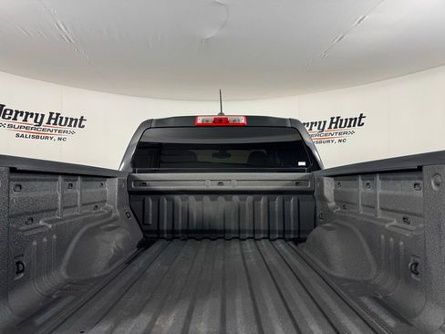 Used 2022 Chevrolet Colorado W/T w/ Custom Special Edition image 34