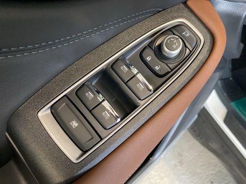 Used 2025 Subaru Outback Touring XT image 11